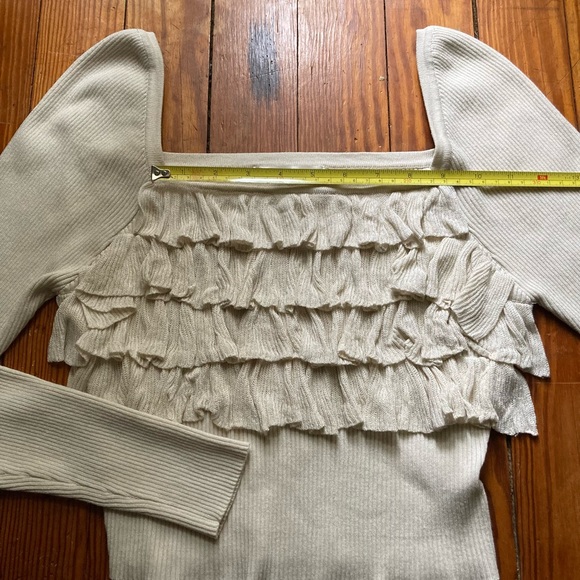 *Sold* Tiered ruffle front top size S/M - Picture 8 of 11